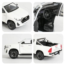 Maisto Toyota Hilux 1:27 scale