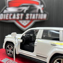 Toyota Land Cruiser 300 1/32 Scale