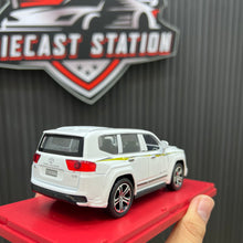 Toyota Land Cruiser 300 1/32 Scale