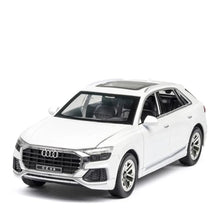 AUDI Q8 1:24