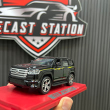Toyota Land Cruiser 300 1/32 Scale