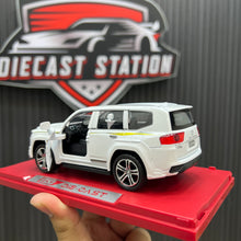 Toyota Land Cruiser 300 1/32 Scale