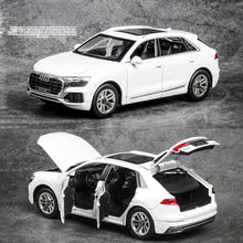 AUDI Q8 1:24