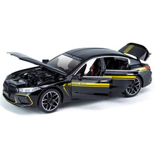 BMW M8 1:24