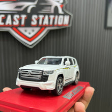 Toyota Land Cruiser 300 1/32 Scale