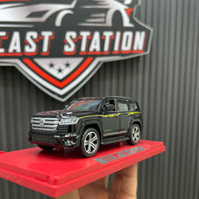 Toyota Land Cruiser 300 1/32 Scale