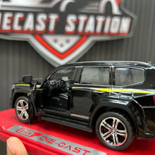 Toyota Land Cruiser 300 1/32 Scale